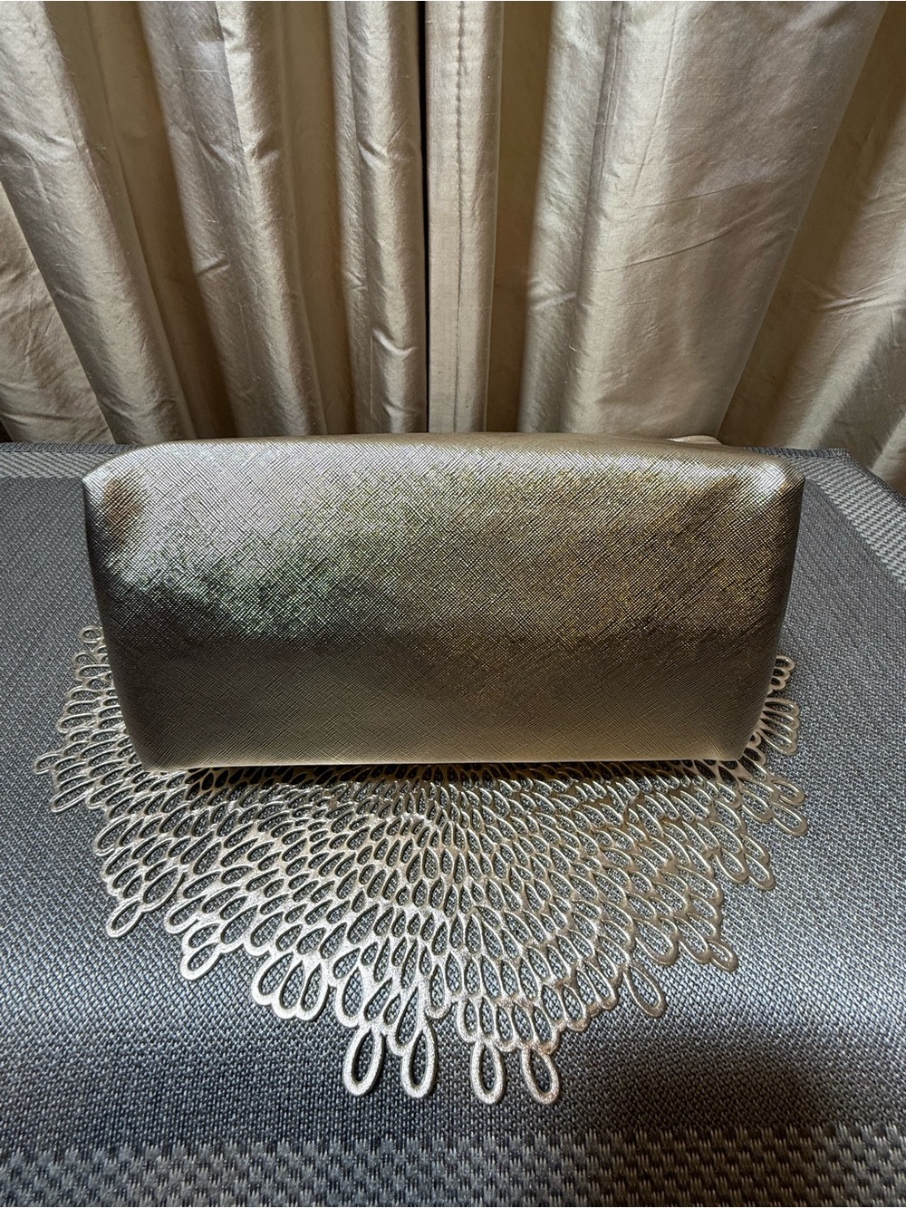 Tahari Floral Cosmetic/Makeup Bag - Pink & Gold Metallic with 3 Travel bottles - Picture 5 of 10